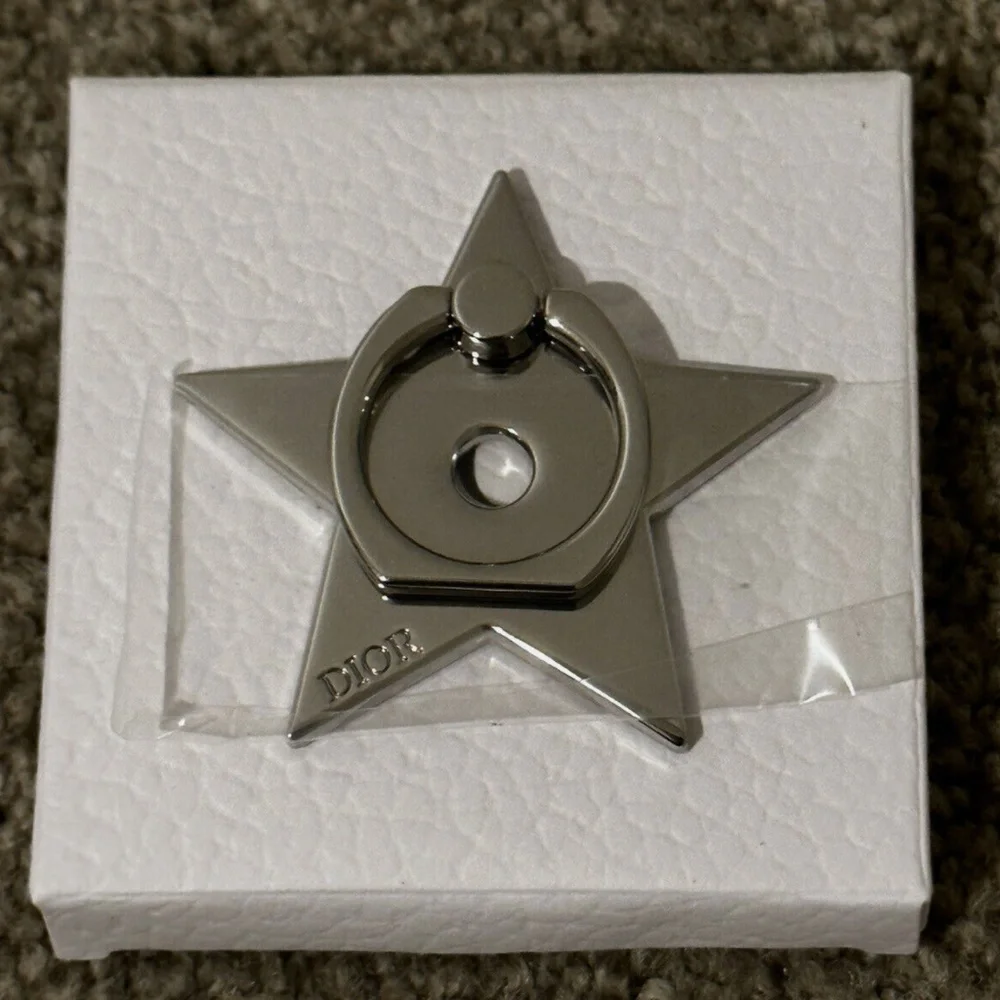 Dior Vip Gift Exclusive Novelty Silver Star Phone Ring with Gift Box NEW SEALED - Picture 2 of 4